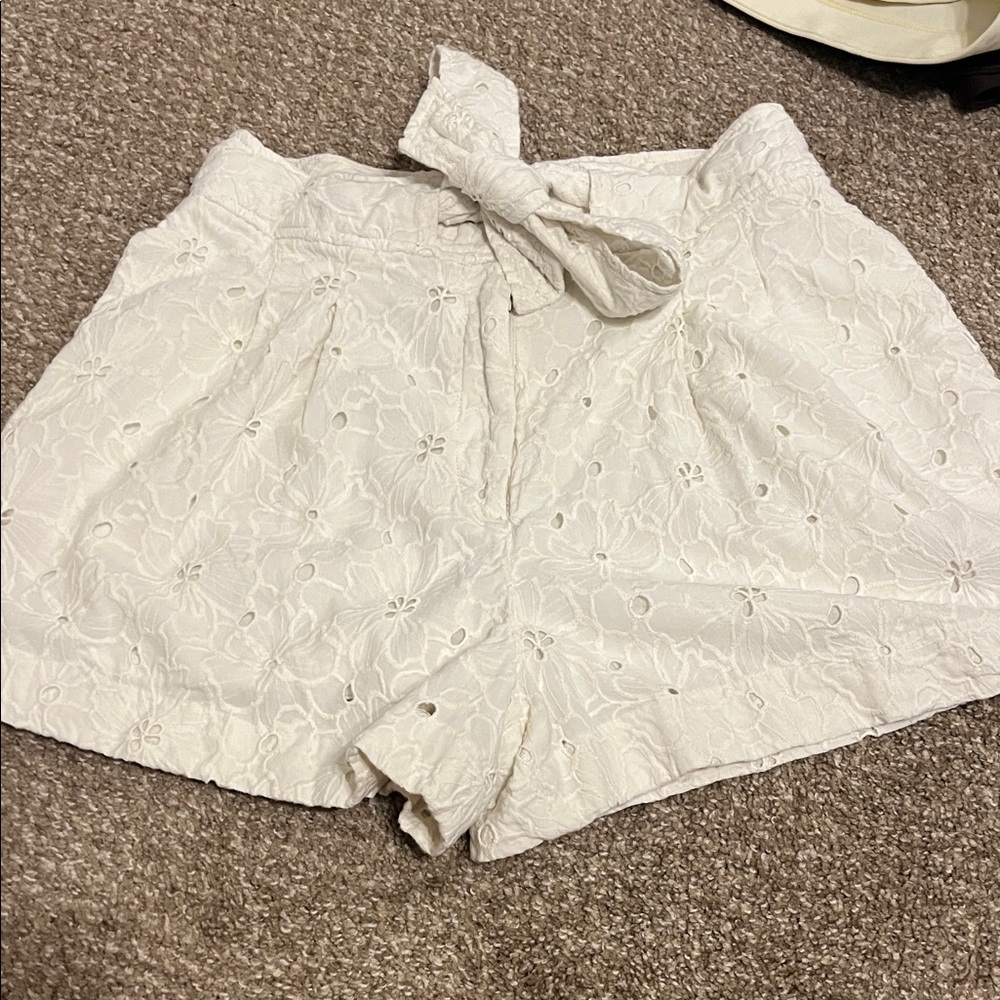 Club Monaco paper bag waistband cream floral shorts size 6